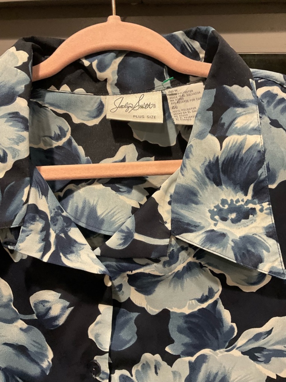 BP-Jaclyn Smith Blue and White Floral Blouse 26 W FLORAL